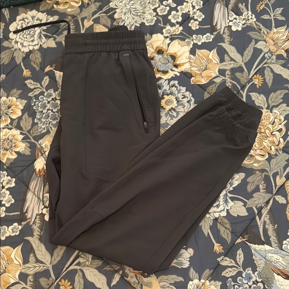Lululemon Men's Grey Jogger Pants